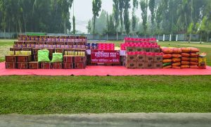 কুরিয়ারের কাভার্ডভ্যানে মিলল ৬৮ লাখ টাকার ভারতীয় পণ্য