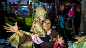 সেই যুবকের মাথার ছিন্নভিন্ন অংশ চায়ের কেটলিতে এসে পড়ে