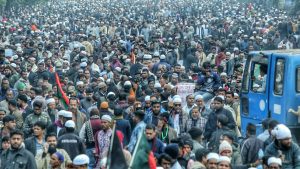 বেগম খালেদা জিয়ার জানাজাস্থলে মানুষের আগমনে কানায় কানায় পূর্ণ