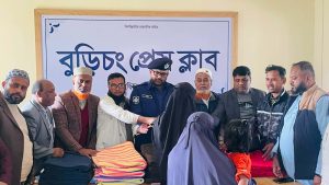 বুড়িচং প্রেসক্লাবের উদ্যোগে শীতার্তদের মাঝে কম্বল বিতরণ