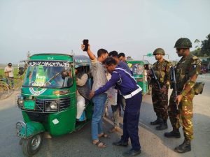 নির্বাচনকে ঘিরে নাশকতা ঠেকাতে কুমিল্লা ও ব্রাহ্মণবাড়িয়ায় যৌথবাহিনীর তল্লাশি অভিযান
