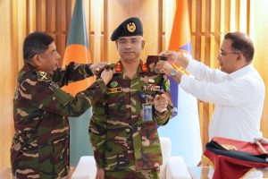 ডিজিএফআই প্রধানকে র‍্যাংক ব্যাজ পরিয়ে দিলেন প্রধানমন্ত্রী ও সেনাপ্রধান