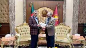 রাষ্ট্রপতির সঙ্গে অবসরপ্রাপ্ত ব্রিগেডিয়ার জেনারেল আযমীর সৌজন্য সাক্ষাৎ, বই উপহার