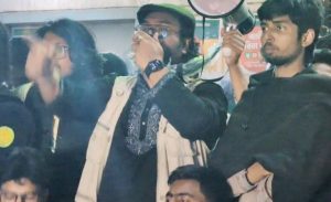 পুলিশের সঙ্গে সংঘর্ষের পর নতুন ঘোষণা দিয়ে শাহবাগ মোড় ছেড়েছেন ইনকিলাব মঞ্চ