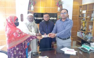 বুড়িচংয়ে ১০ নারীকে সুদমুক্ত ক্ষুদ্র ঋণ বিতরণ