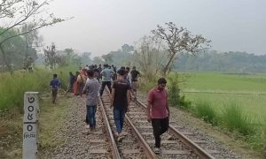 কানে হেডফোন লাগিয়ে হাঁটছিলেন যুবক, ট্রেনের ধাক্কায় মৃত্যু