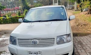 জ্বালানি তেল দিয়ে চলচ্ছিল প্রাইভেটকার;গ্যাস সিলিন্ডারে মিলল গাঁজা