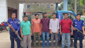 বুড়িচংয়ে ৫০০ লিটার তেল পাচারকালে ফিলিং স্টেশনের ম্যানেজারসহ আটক ৫