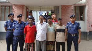 অবৈধ জ্বালানি তেল মজুদ;বিক্রয়চক্রের গ্রেপ্তার ৪