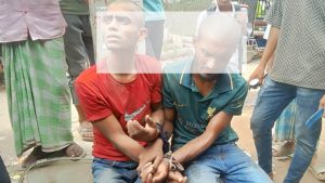 ব্রাহ্মণপাড়ায় বিকাশ প্রতারণা: জনতার হাতে ধরা পড়ে দুই যুবক, গণপিটুনির পর ন্যাড়া