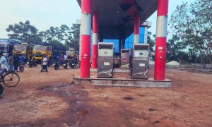 তেল না দেওয়ায় পাম্প ম্যানেজারকে ট্রাক চাপায় হত্যার অভিযোগ