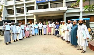 বুড়িচংয়ে ২১টি মাদ্রাসা ও এতিমখানায় সৌদি আরবের উপহার খেজুর বিতরণ