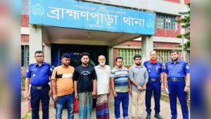 ব্রাহ্মণপাড়ায় পুলিশের অভিযানে ৫ পলাতক আসামি গ্রেপ্তার