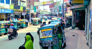 ঈদের পরও কমেনি ভাড়া, কুমিল্লা–ব্রাহ্মণপাড়া সড়কে নৈরাজ্য,চরম ভোগান্তিতে যাত্রীরা