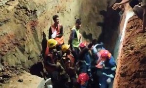 চট্টগ্রামে ওয়াসার স্যুয়ারেজ প্রকল্পে মাটি ধস: নিহত ২, আহত ২