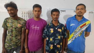 বুড়িচংয়ে অনলাইনে জুয়া খেলার সময় ৪ জন গ্রেফতার 