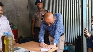১১৬ টাকা জ্বালানি তেল ১৬০ টাকায় বিক্রি;ব্যবসায়ীকে ৫০ হাজার টাকা জরিমানা