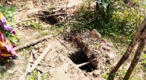 কুমিল্লা শিশুর কবর খুঁড়ে মাথা ও কাফনের কাপড় উধাও,এলাকায় চাঞ্চল্য