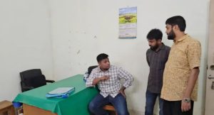 লন্ডনে হাসনাত আবদুল্লাহকে ঘিরে বিক্ষোভ, ডিম নিক্ষেপ; আটক ৩