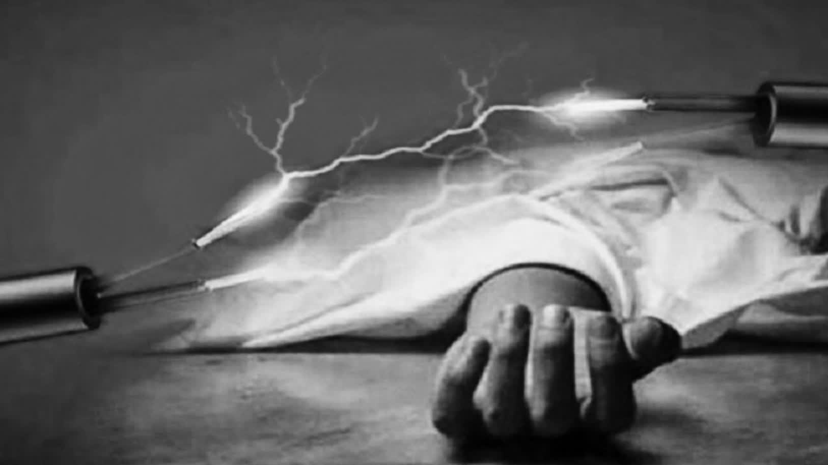 নিজের তরকারি বিক্রির ভ্যান চার্জ দিতে গিয়ে বিদ্যুৎস্পৃষ্টে পাঁচ সন্তানের পিতার মৃত্যু