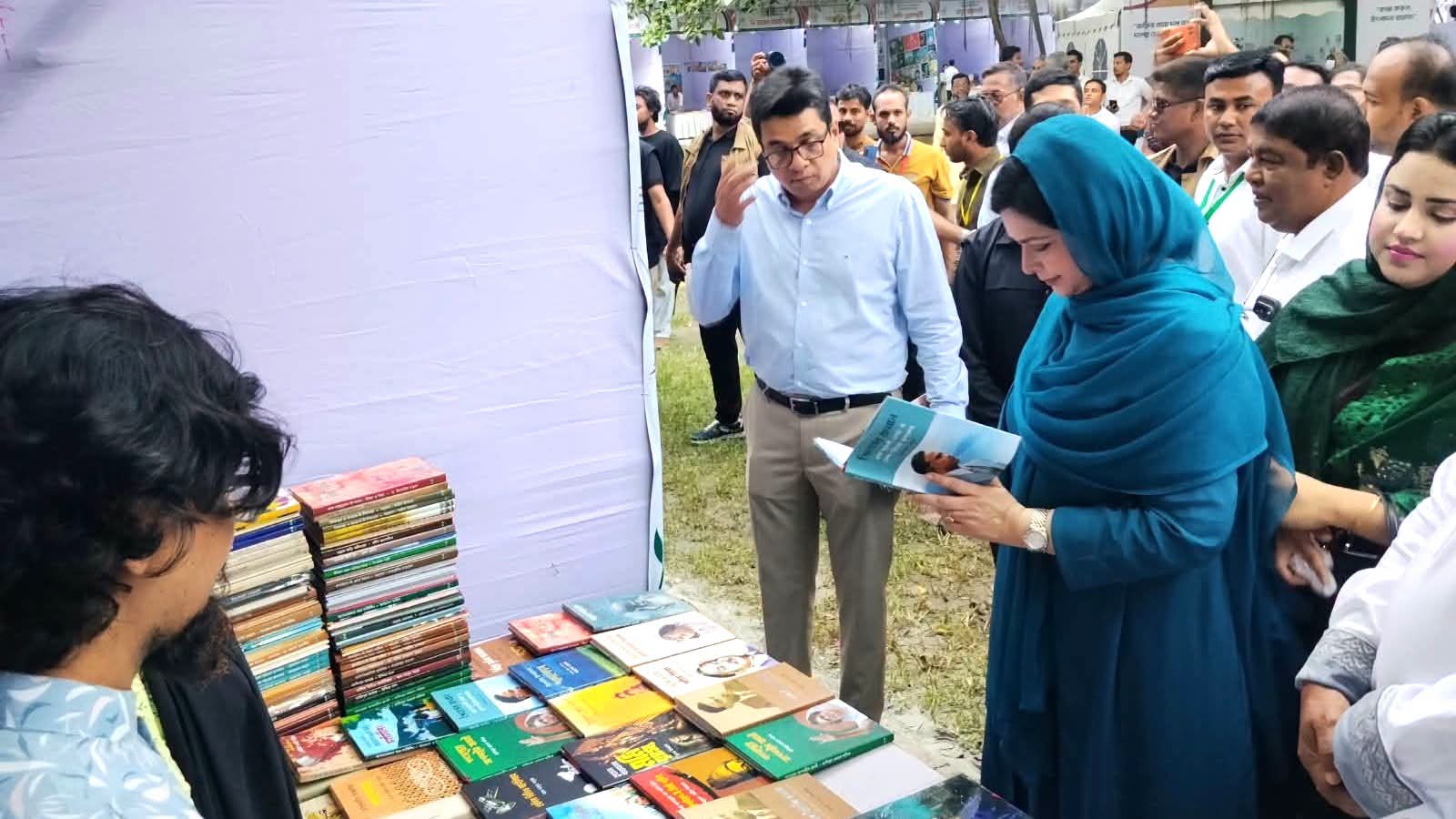 বাংলা একাডেমির জিয়া স্মৃতি বইমেলায় ডা. জুবাইদা রহমান;সাংবাদিক মাসুদ এর রচিত বই সংগ্রহ