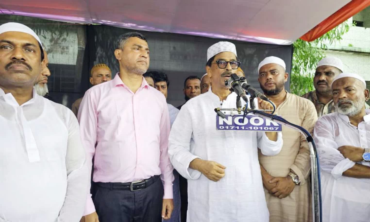 স্বামীর কবরের পাশে সমাহিত হলেন কৃষিমন্ত্রীর মা