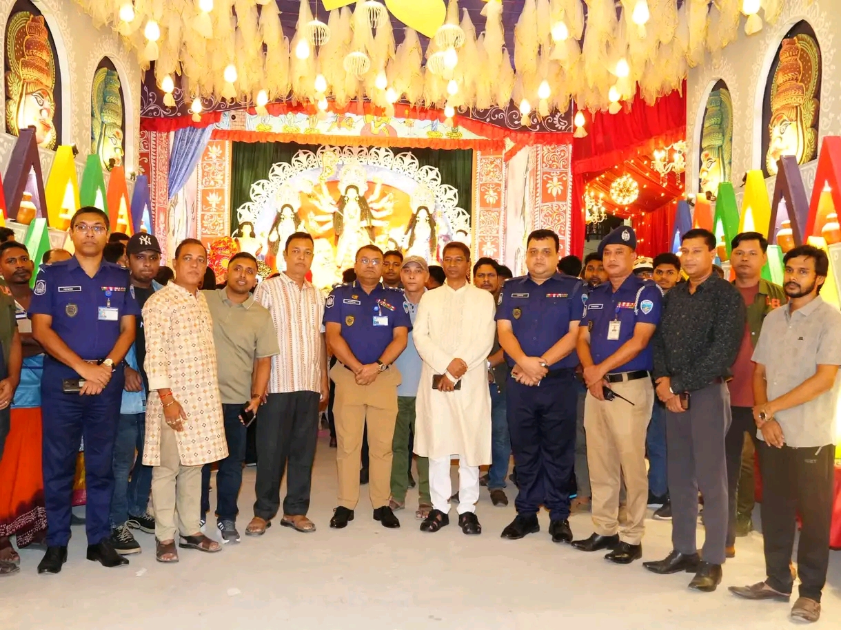 কুমিল্লায় পূজামণ্ডপ পরিদর্শন করলেন চট্টগ্রাম রেঞ্জের ডিআইজি