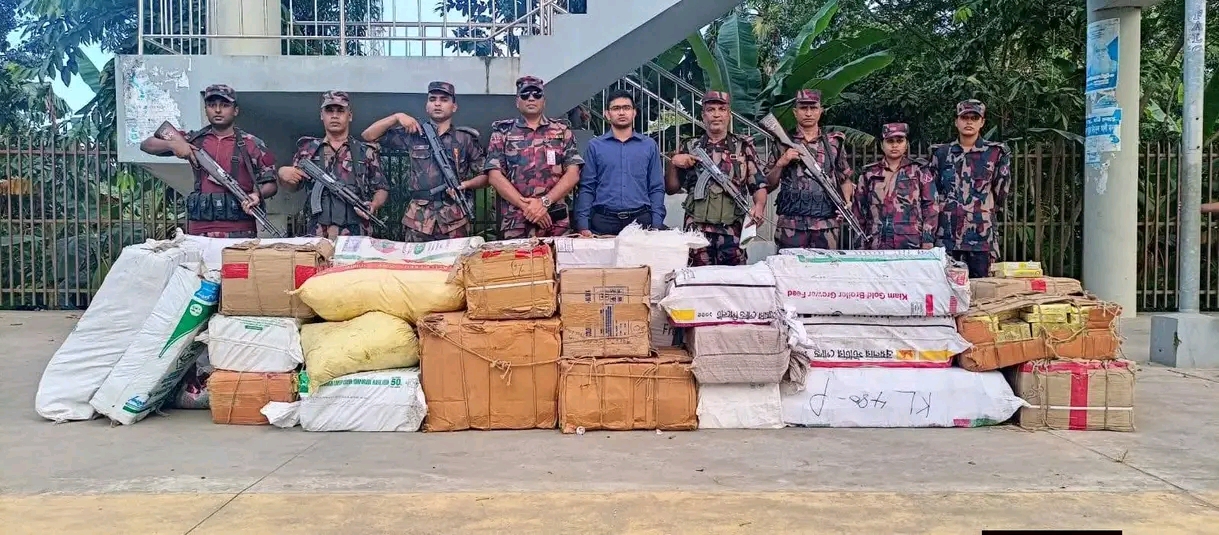 কুমিল্লায় কর্ণফুলী এক্সপ্রেস ট্রেনে বিজিবির অভিযান; ৯৮ লাখ টাকার ভারতীয় অবৈধ পণ্য আটক