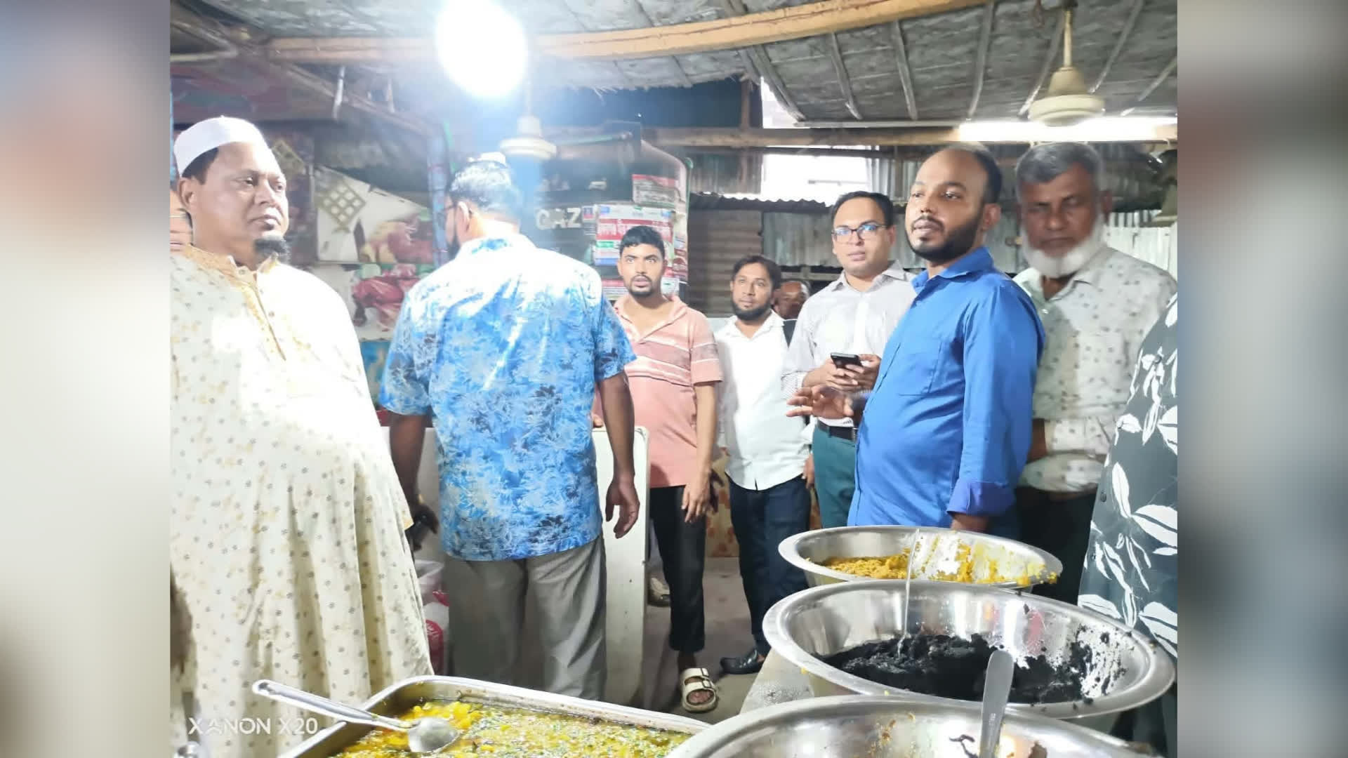 বুড়িচংয়ের কংশনগর বাজারে অস্বাস্থ্যকর পরিবেশে খাবার তৈরি;দুই রেস্টুরেন্টকে জরিমানা