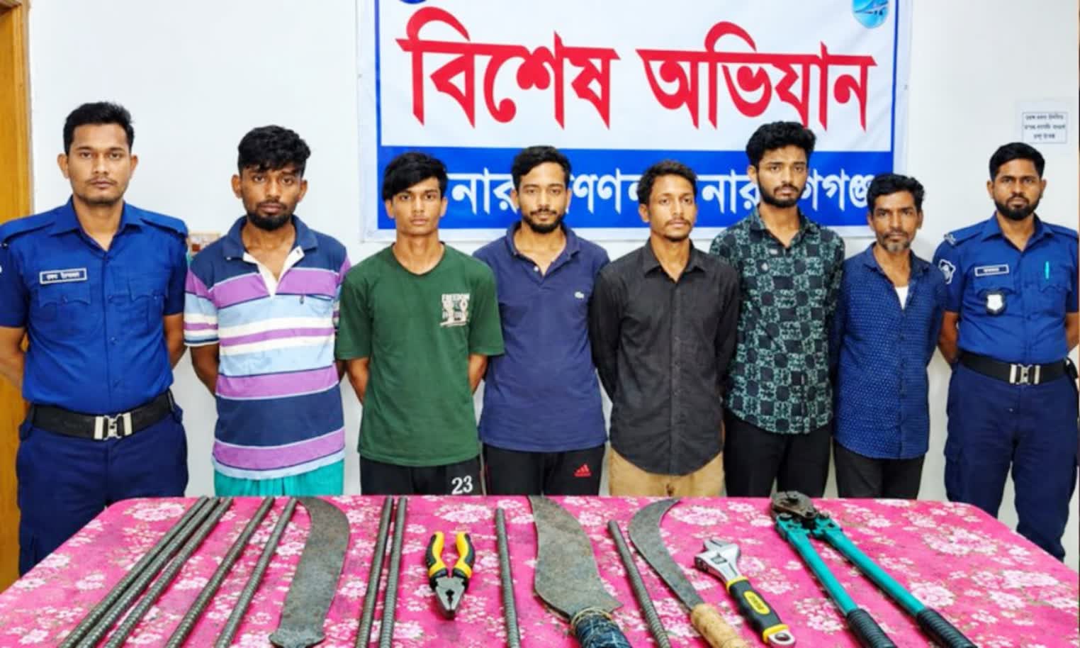 ঢাকা-চট্রগ্রাম মহাসড়কে ডাকাতির প্রস্তুতি, অস্ত্রসহ গ্রেপ্তার ৬