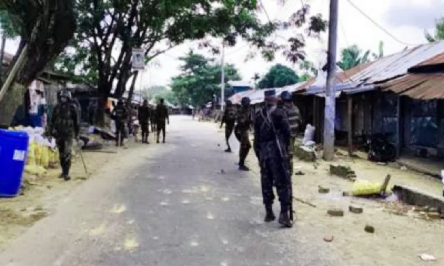 সাজেকে আইনশৃঙ্খলা রক্ষা বাহিনীর সঙ্গে সশস্ত্র সন্ত্রাসীদের গোলাগুলি, আটকা ৩ হাজার পর্যটক